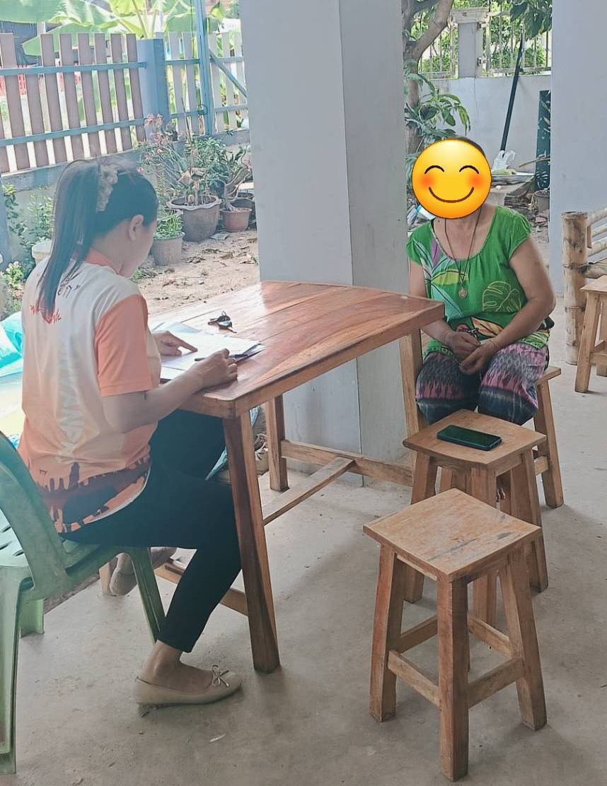 สพอ.จอมพระ ลงพื้นที่ติดตามหนี้กองทุนพัฒนาบาทสตรีในพื้นที่ตำบลลุ่มระวี อำเภอจอมพระ จังหวัดสุรินทร์